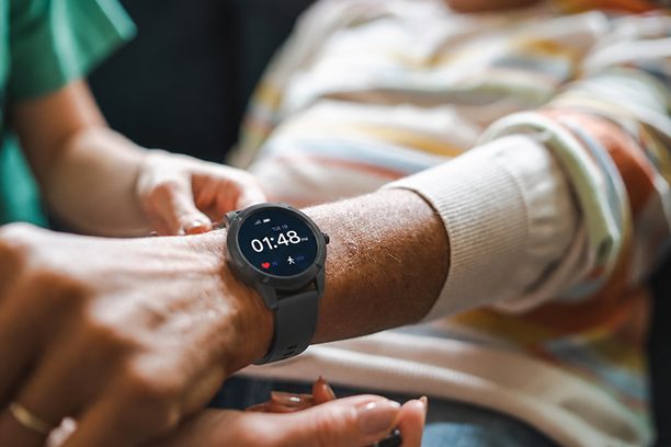 Looking for the best fall detection device? Learn what features matter in 2026 & how a safelynk smartwatch ensures safety for elderly parents.
