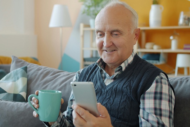 Compare Daily Check-In Apps vs phone calls for senior safety. Learn how SOS alerts, medication reminders & wellness monitoring improve protection.